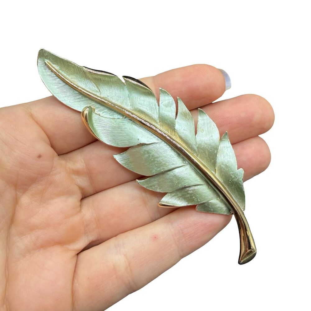 Vintage Jewelry Sage Green Leaf Brooch Feather Palm Pin